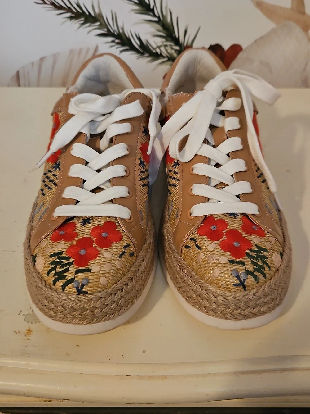NWOB Dolce Vita Azalia Floral Raffia Sneakers, 7.5, Embroidered, Raffia, Coastal - Picture 4 of 8